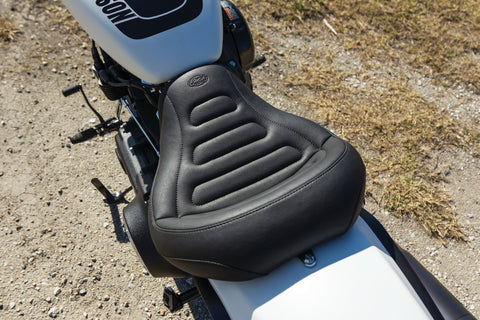 Mustang Solo Touring Seat for Harley Softail Fat Bob - Trappezoid - 75887